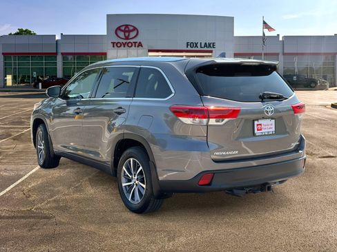 Used 2017 Toyota Highlander XLE AWD/4WD image 3