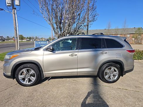 Used 2016 Toyota Highlander Limited image 9