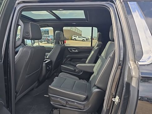 Used 2024 Chevrolet Suburban Premier AWD/4WD image 19