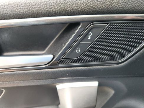 Certified 2024 Volkswagen Tiguan SE image 29