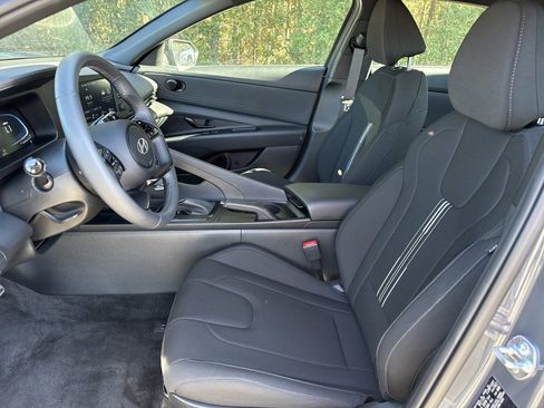 Certified 2025 Hyundai Elantra Sport image 11