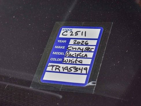 New 2026 Chrysler Pacifica Pinnacle w/ Trailer Tow Group AWD/4WD image 29