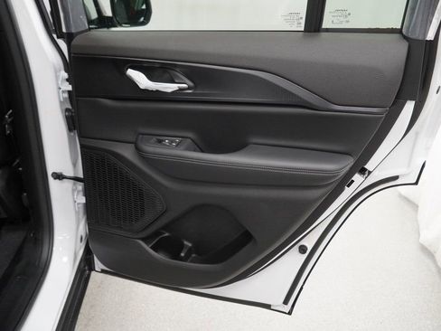 New 2026 Jeep Grand Cherokee Laredo image 32