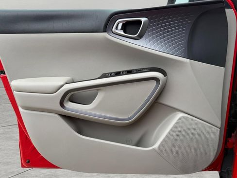 Used 2020 Kia Soul S FWD image 18