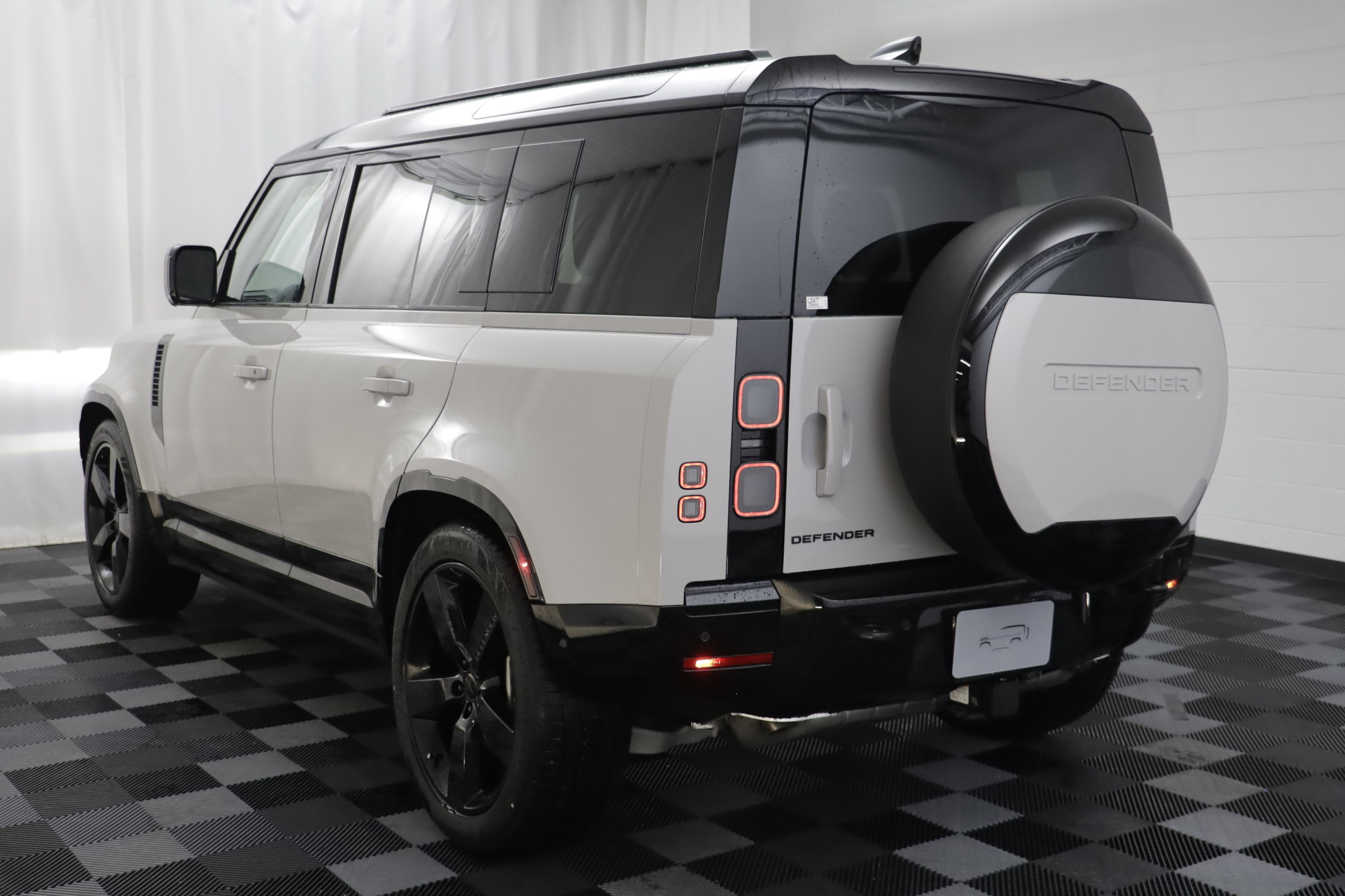 New 2026 Land Rover Defender 110 X-Dynamic SE AWD/4WD image 17