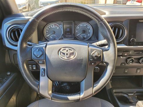Used 2017 Toyota Tacoma TRD Sport w/ Tow Package image 40