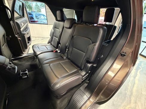 Used 2016 Ford Explorer XLT w/ Equipment Group 202A AWD/4WD image 8