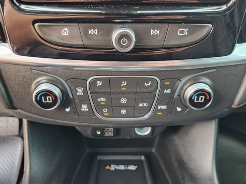 Used 2023 Chevrolet Traverse RS FWD image 18