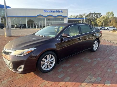 Used 2014 Toyota Avalon XLE image 4