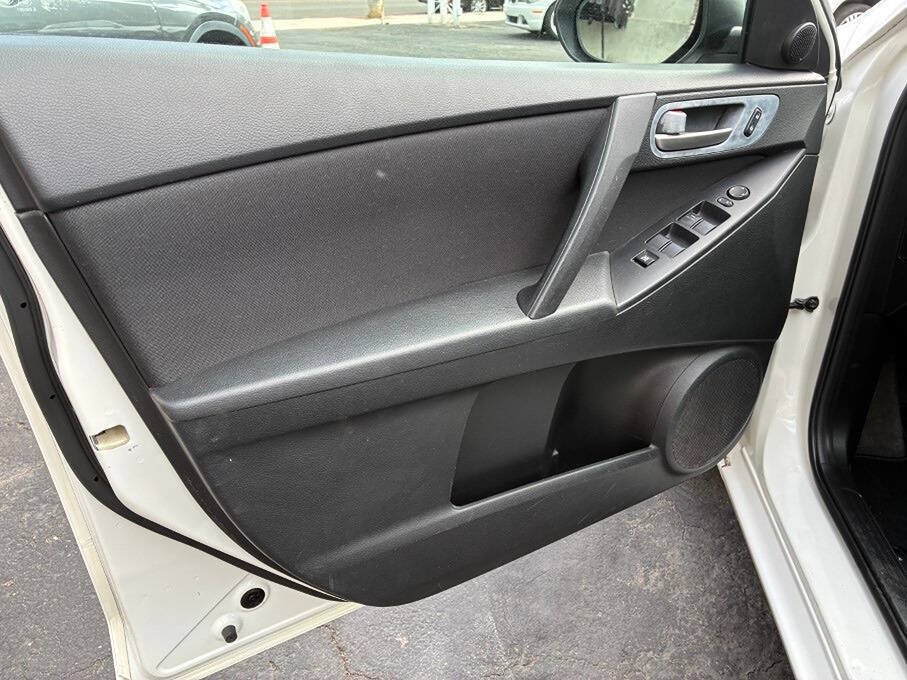 Used 2010 MAZDA MAZDA3 i Touring FWD image 16