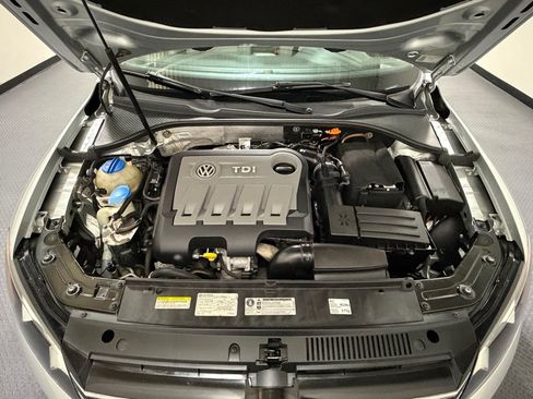 Used 2014 Volkswagen Passat TDI SE FWD image 17