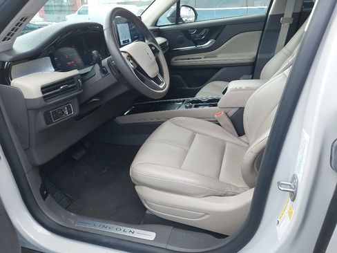 Used 2024 Lincoln Corsair FWD image 11