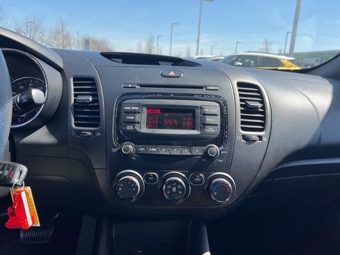 Used 2017 Kia Forte LX image 17