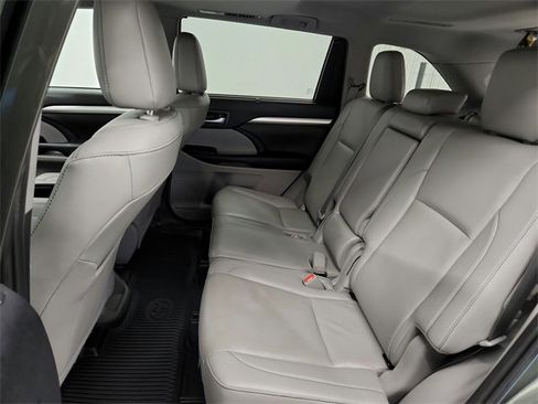 Used 2019 Toyota Highlander XLE image 33