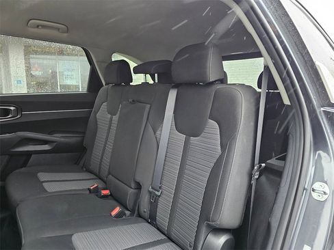 Used 2023 Kia Sorento LX image 12
