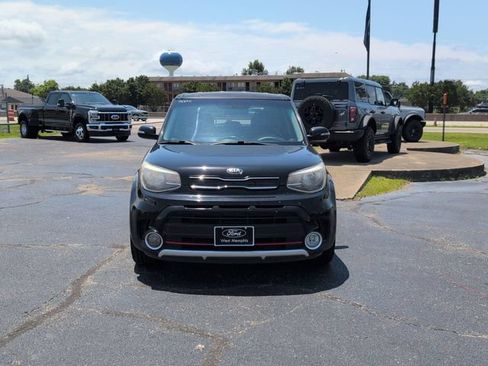 Used 2018 Kia Soul ! FWD image 2