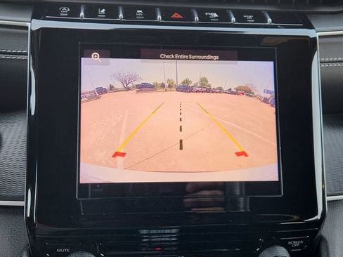 Used 2024 Jeep Grand Cherokee L Laredo image 13