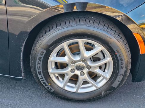 Used 2020 Chrysler Voyager Lxi image 20