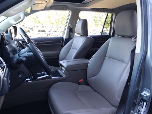 Certified 2023 Lexus GX 460 Premium w/ Premium Package AWD/4WD image 33