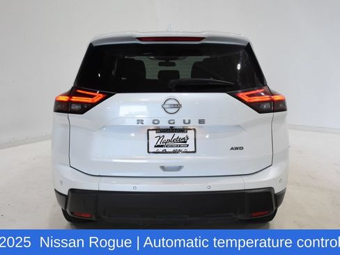 Used 2025 Nissan Rogue SV AWD/4WD image 5