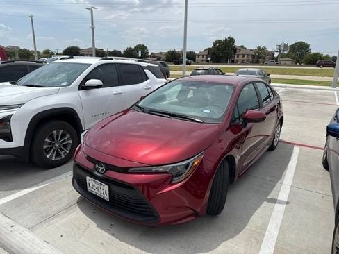 Used 2025 Toyota Corolla LE FWD image 2