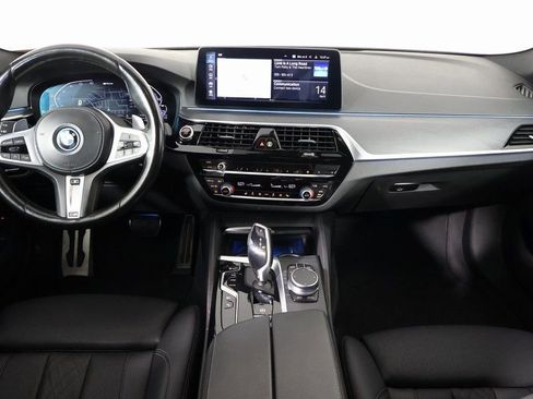 Used 2022 BMW 530e w/ Premium Package image 8