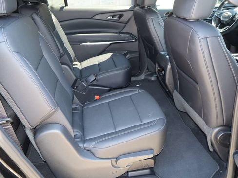 Used 2026 Chevrolet Traverse LT FWD image 18