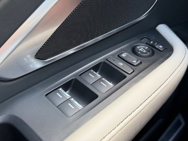 Used 2025 Acura RDX SH-AWD image 30
