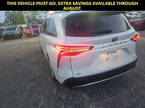 Used 2023 Toyota Sienna Limited AWD/4WD image 9