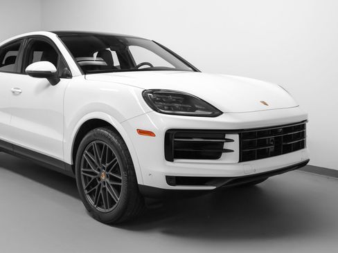 Certified 2024 Porsche Cayenne Coupe AWD/4WD image 9