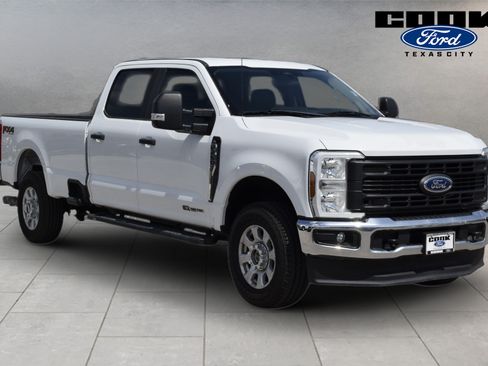 Used 2024 Ford F250 XL w/ FX4 Off-Road Package AWD/4WD image 2