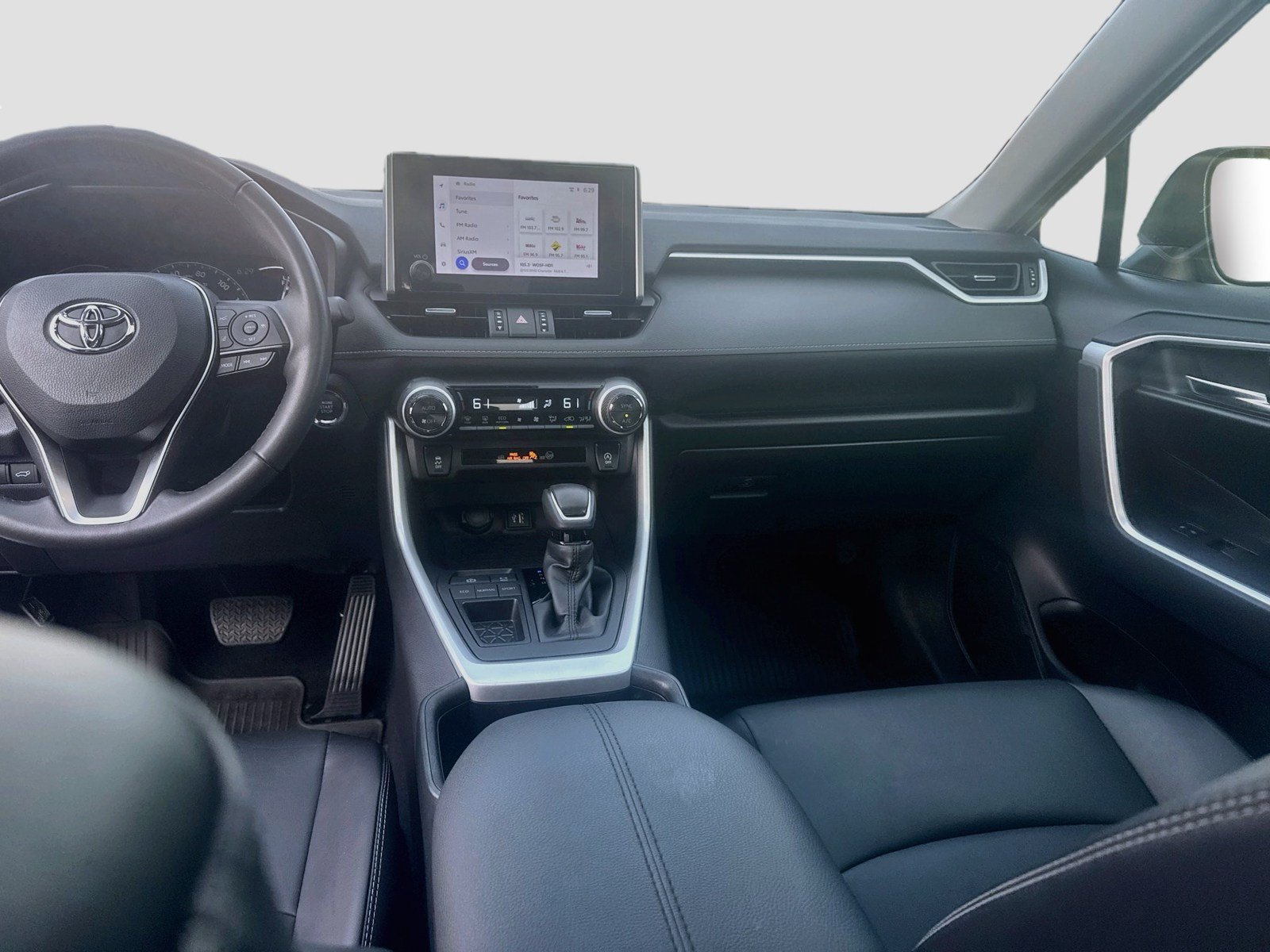 Used 2024 Toyota RAV4 XLE Premium FWD image 24