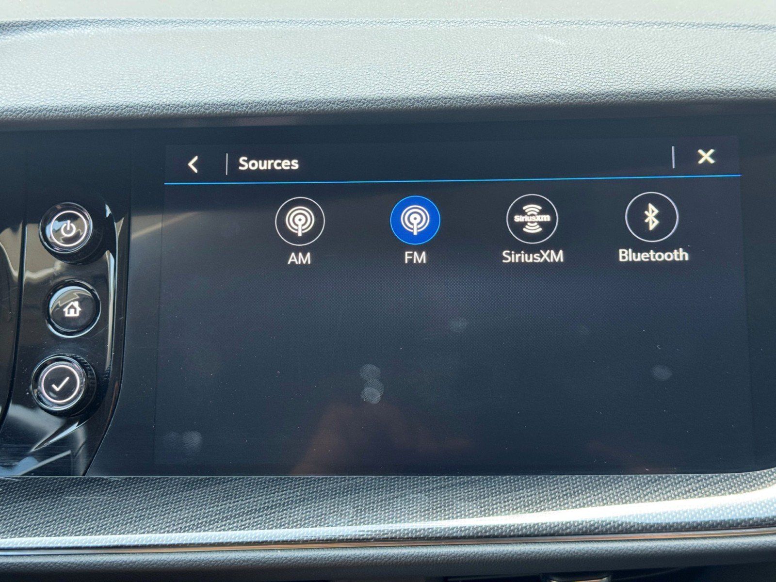 Used 2022 Buick Envision Essence w/ Sport Touring Package FWD image 28