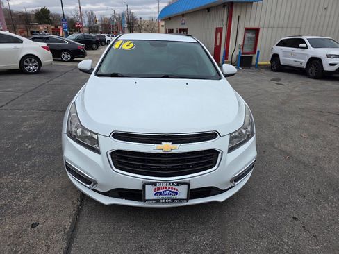 Used 2016 Chevrolet Cruze LT image 2