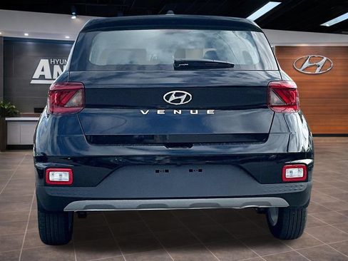 Certified 2026 Hyundai Venue SEL FWD image 5