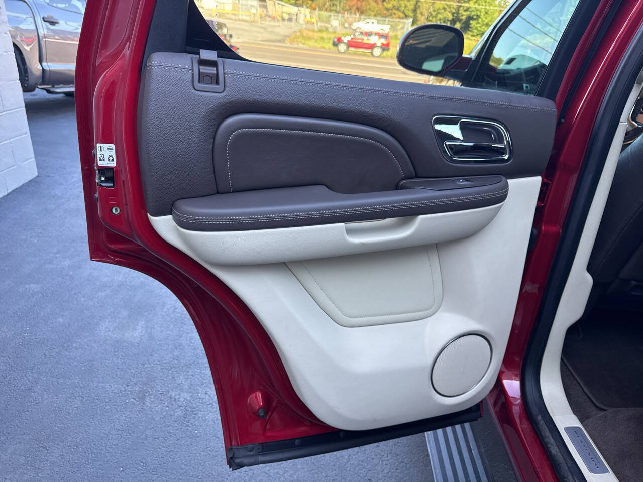 Used 2013 Cadillac Escalade Platinum AWD/4WD image 18