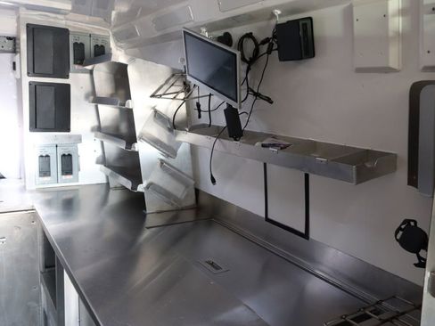 Used 2022 Mercedes-Benz Sprinter 4500 w/ Parking Package image 19