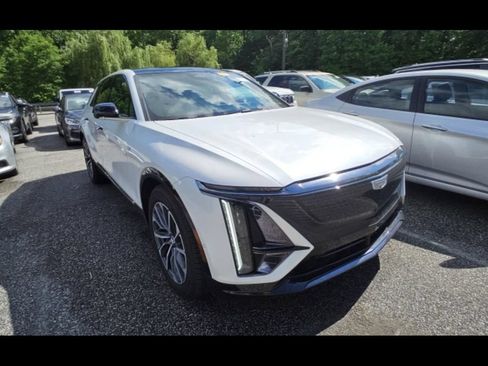 Used 2024 Cadillac Lyriq Sport AWD/4WD image 2