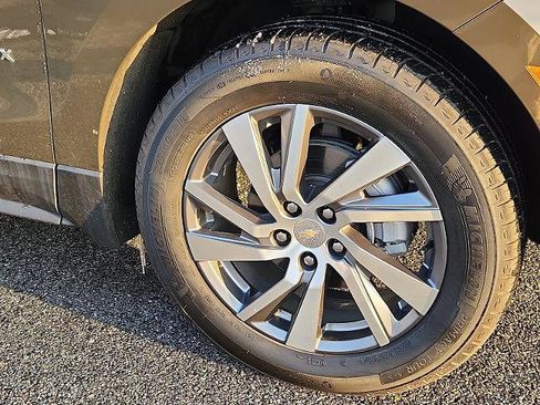 Used 2023 Chevrolet Equinox Premier image 8