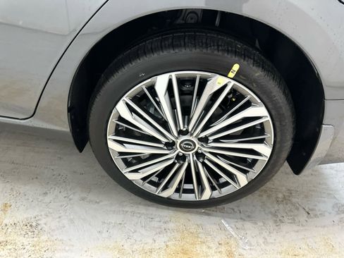 New 2025 Nissan Altima 2.5 SL image 12