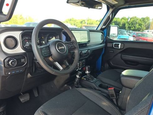 Used 2024 Jeep Wrangler Unlimited w/ Convenience Group AWD/4WD image 22