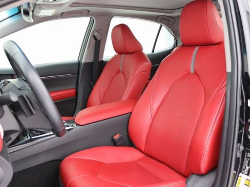 Used 2018 Toyota Camry XSE image 14