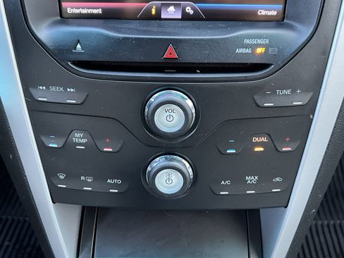 Used 2013 Ford Explorer XLT image 28