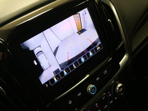 Used 2020 Chevrolet Traverse LT w/ LT Premium Package image 32