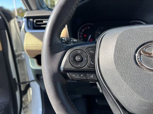 Used 2020 Toyota RAV4 Limited image 18