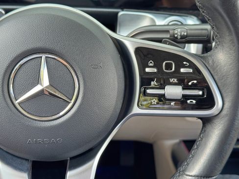 Used 2022 Mercedes-Benz GLB 250 w/ Premium Package Lite image 22