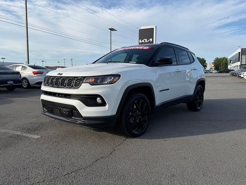 Used 2024 Jeep Compass Latitude w/ Altitude Special Edition AWD/4WD image 3