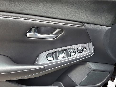 Used 2021 Nissan Sentra SV image 12