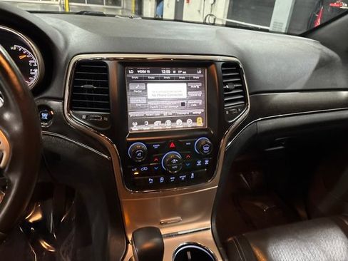 Used 2016 Jeep Grand Cherokee Limited w/ Luxury Group II AWD/4WD image 24
