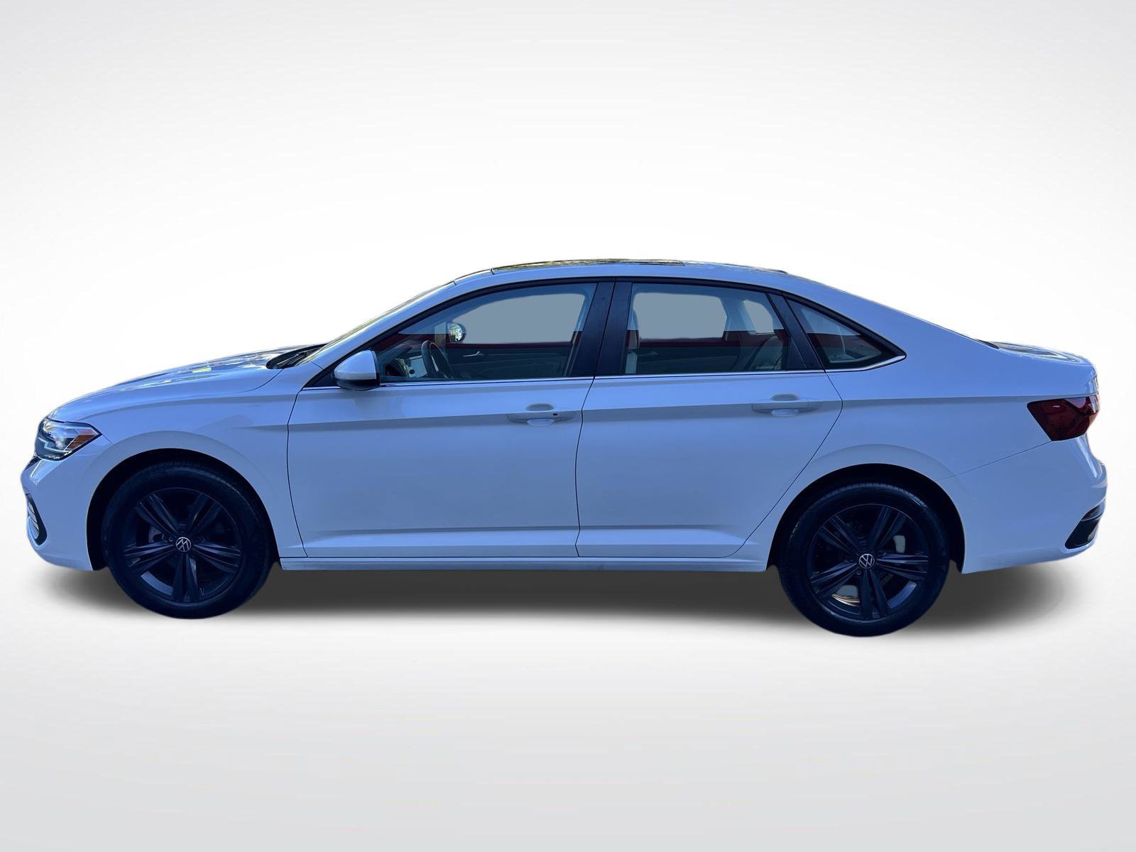 Used 2024 Volkswagen Jetta SE w/ Panoramic Sunroof Package FWD image 5